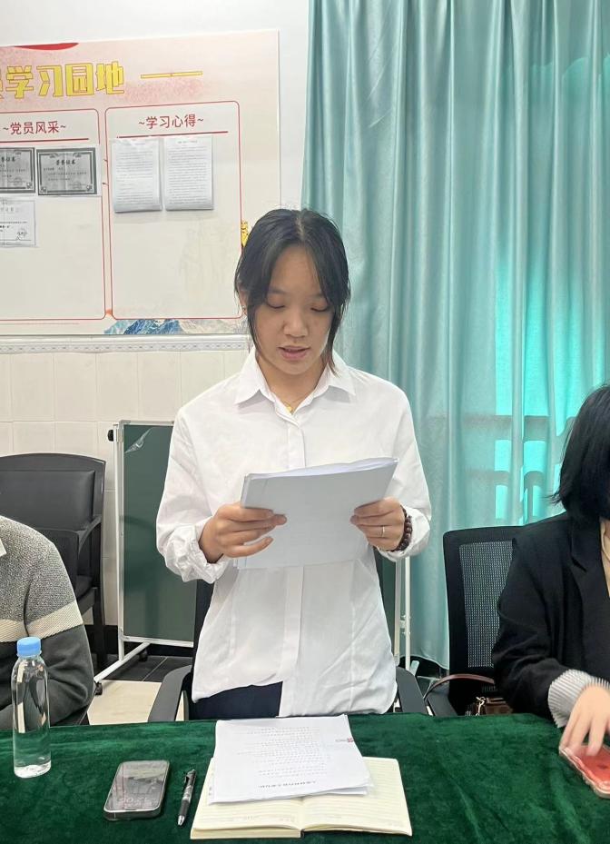 会议首先围绕2023年下半年新党员发