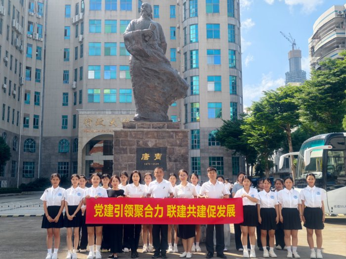 三方党支部相关负责人及代表参会