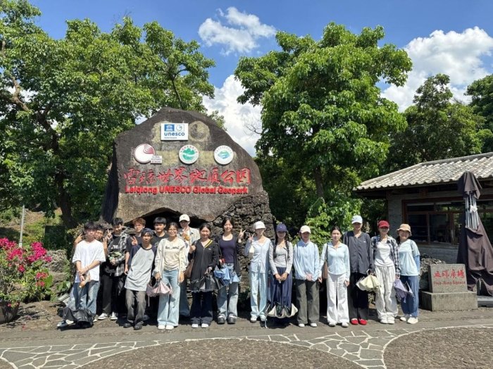 2025级旅游管理2班的同学们在陈颖