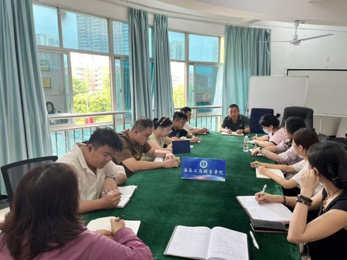 切实把思想和行动统一到党中央决策部署
